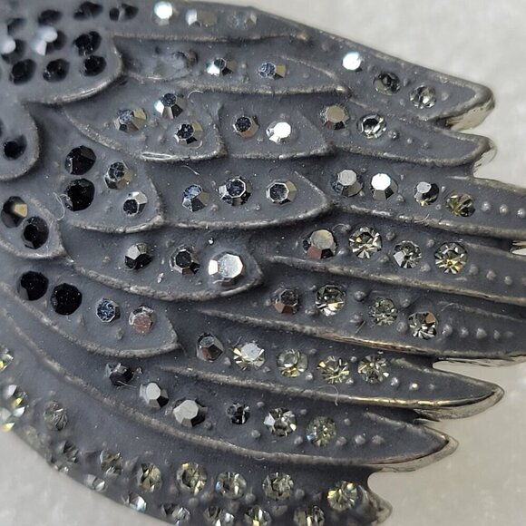 Black Swan Brooch Pin - Picture 4 of 8